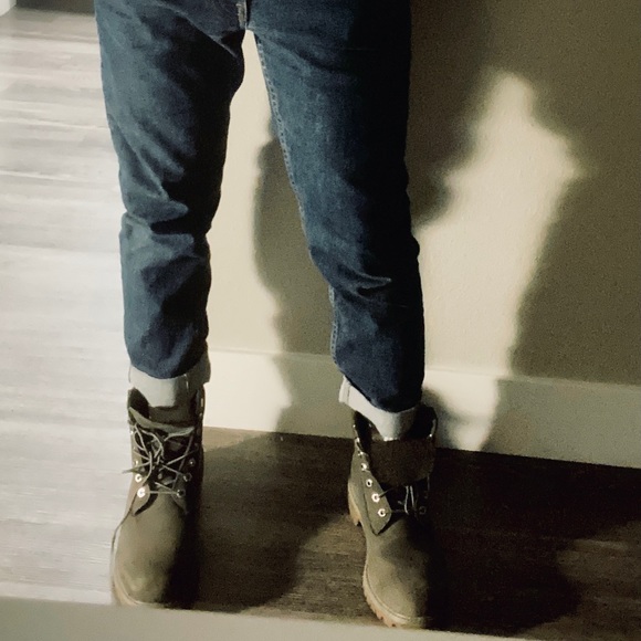 Virtually New Army Green Timberland Premium Boots - Picture 2 of 9